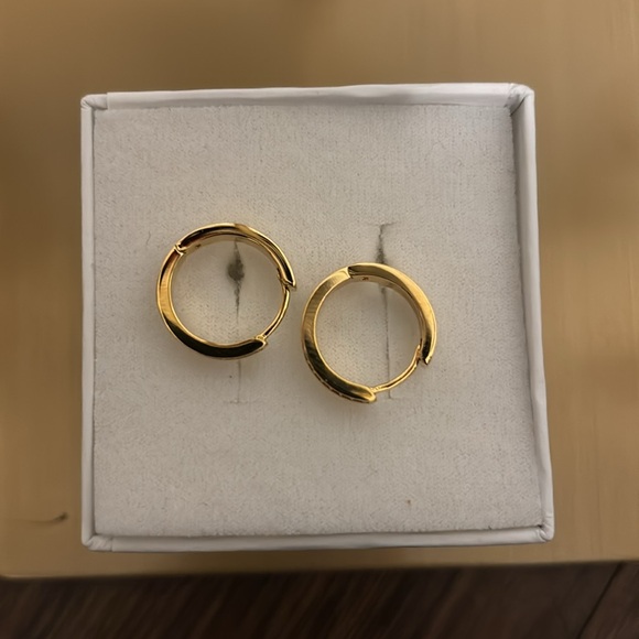 DIANE VON FURSTENBERG HUGGY HOOPS GOLD SHINY STONES - Picture 2 of 4